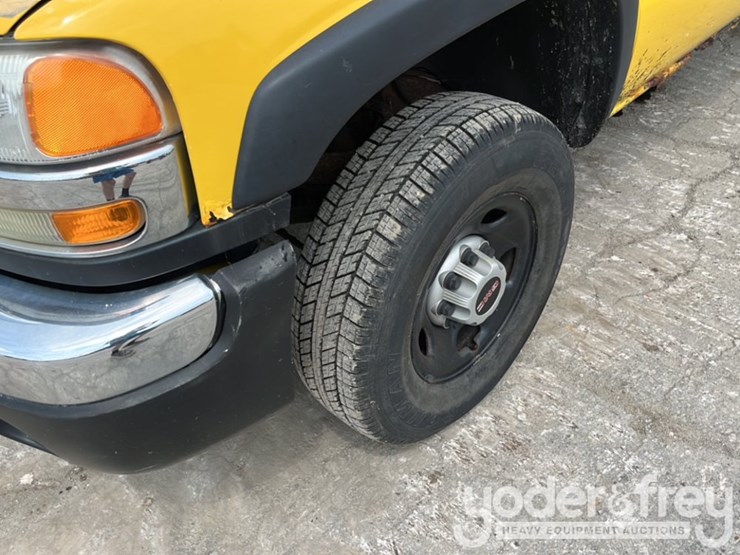 2006-gmc-2500hd-image-9