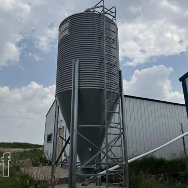 FARMER BOY AG SYSTEM HOPPER BIN (1) 31