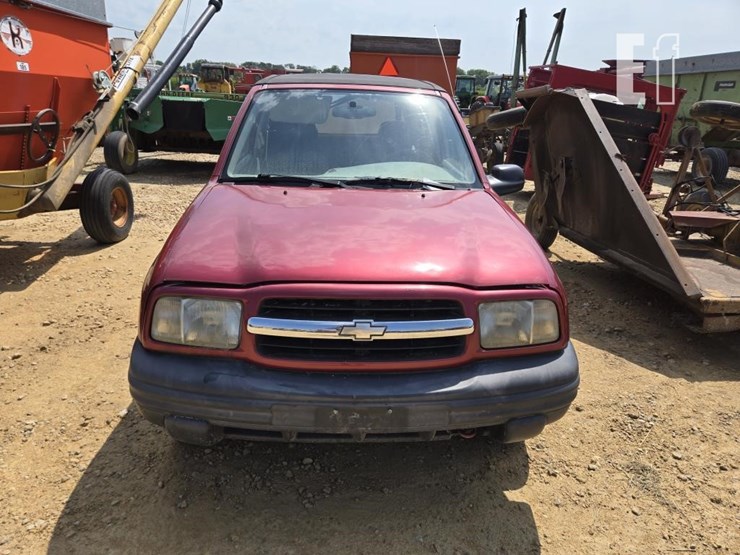 2000-chevrolet-tracker-image-2
