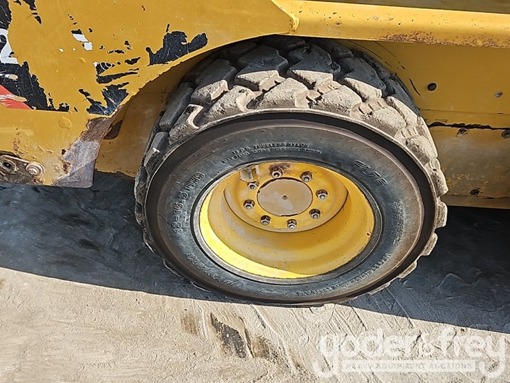2012-caterpillar-242b3-image-9