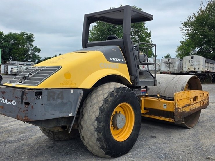 2011-volvo-sd100d-image-3
