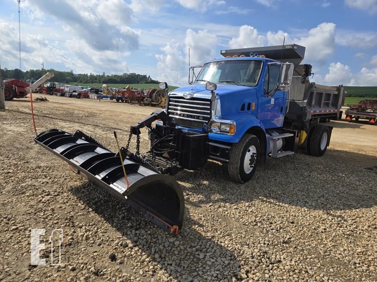 2009-sterling-l7500-image-1