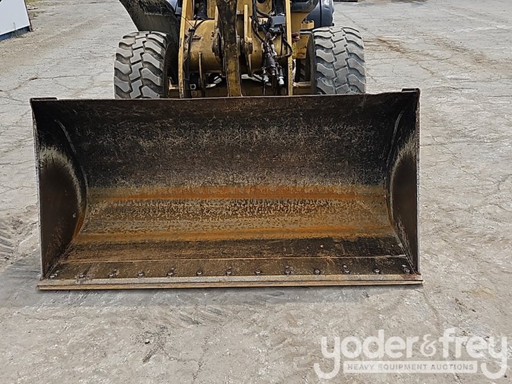 2012-caterpillar-908h-image-8