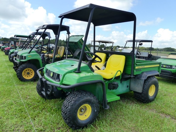 2021-john-deere-gator-image-2