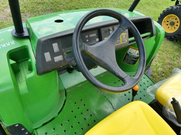 2021-john-deere-gator-image-10