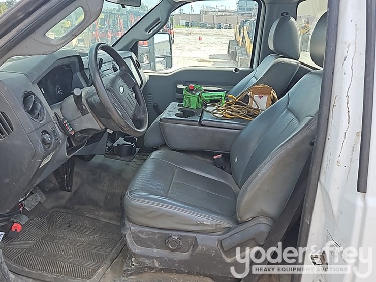 2015-ford-f550-image-31