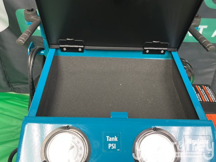 mac5200-makita-3hp-6gal-professional-contractor-grade-air-compressor-image-10