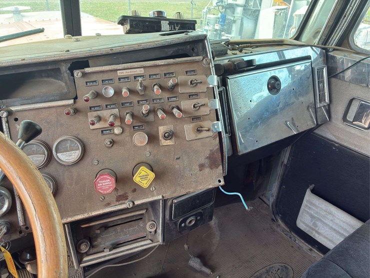 1987-peterbilt-379-image-10