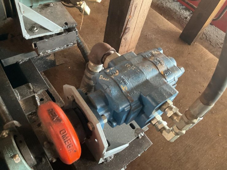 #122-•-hydraulic-lines,-pumps-and-tank-image-17