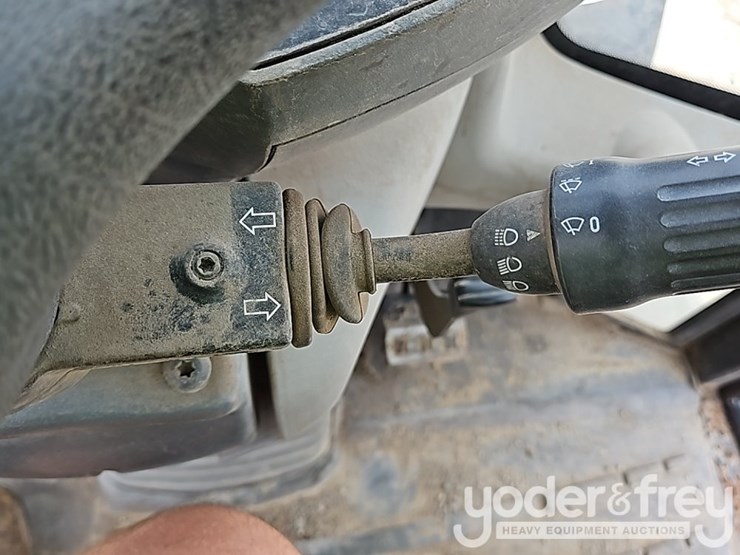 2012-caterpillar-908h-image-32