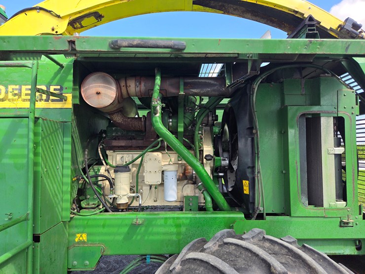 2002-john-deere-6850-image-19