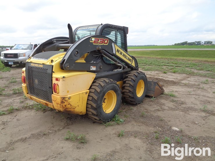 2013-new-holland-l230-image-5