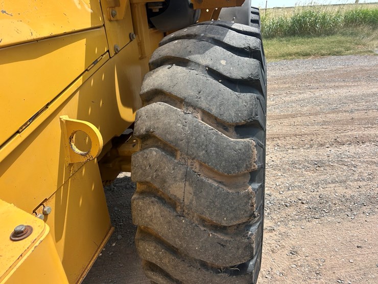 2012-deere-544k-image-6