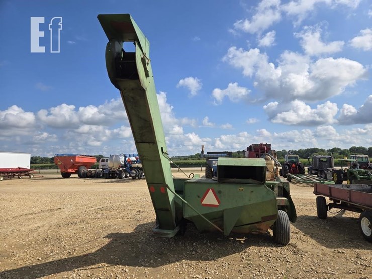 john-deere-300-image-10