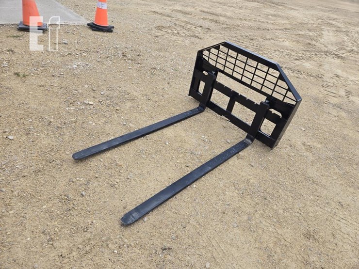 new-mower-king-skid-steer-quick-tach-pallet-forks-image-1