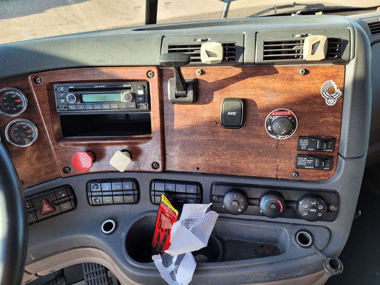 2014-freightliner-cascadia-125-image-14