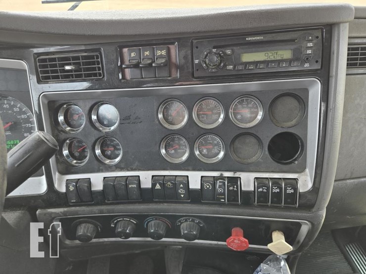 2013-kenworth-t660-image-27