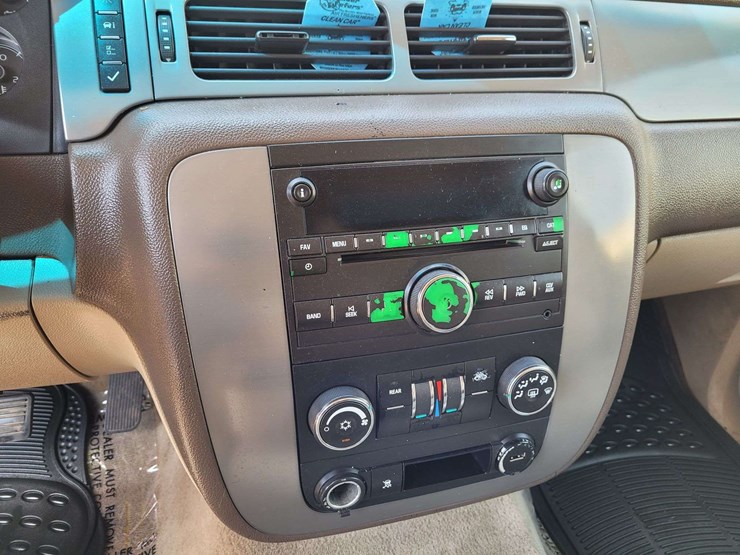 2010-chevrolet-tahoe-ls-image-11