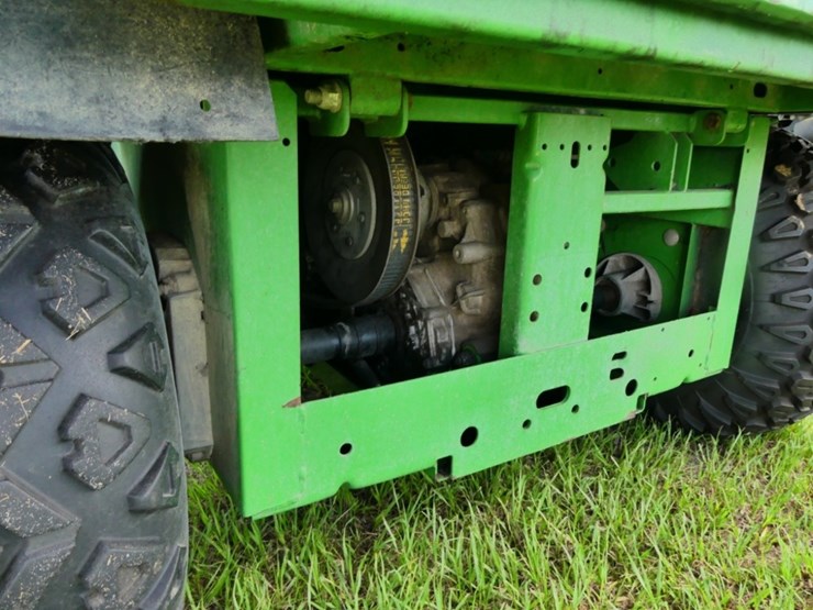 2021-john-deere-gator-image-8