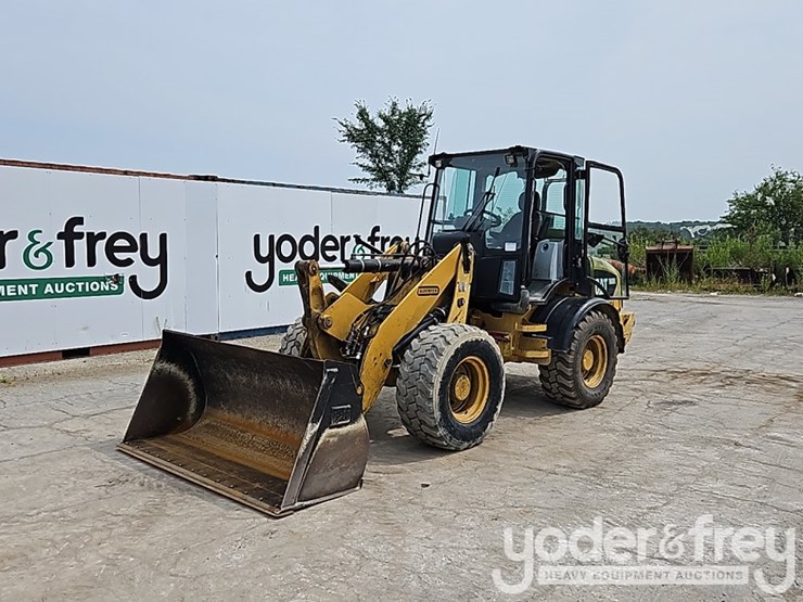 2012-caterpillar-908h-image-1