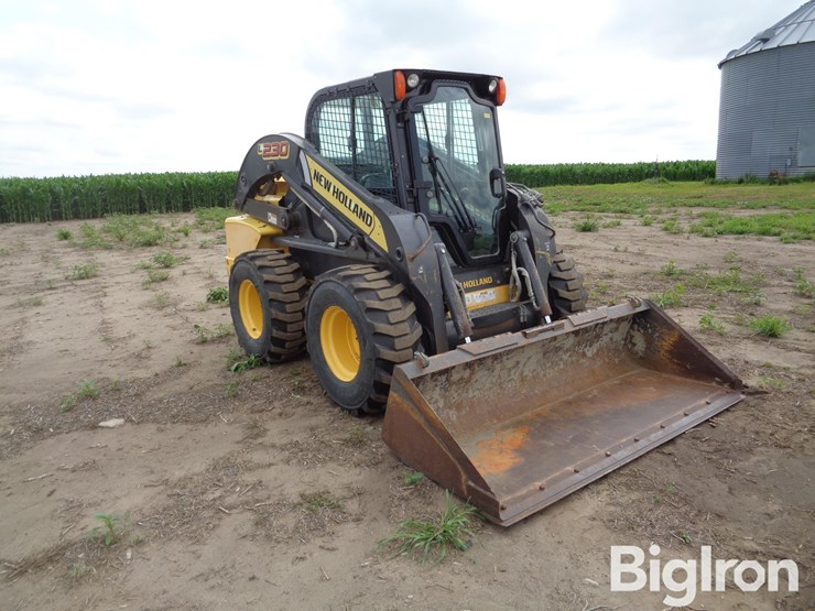 2013-new-holland-l230-image-11