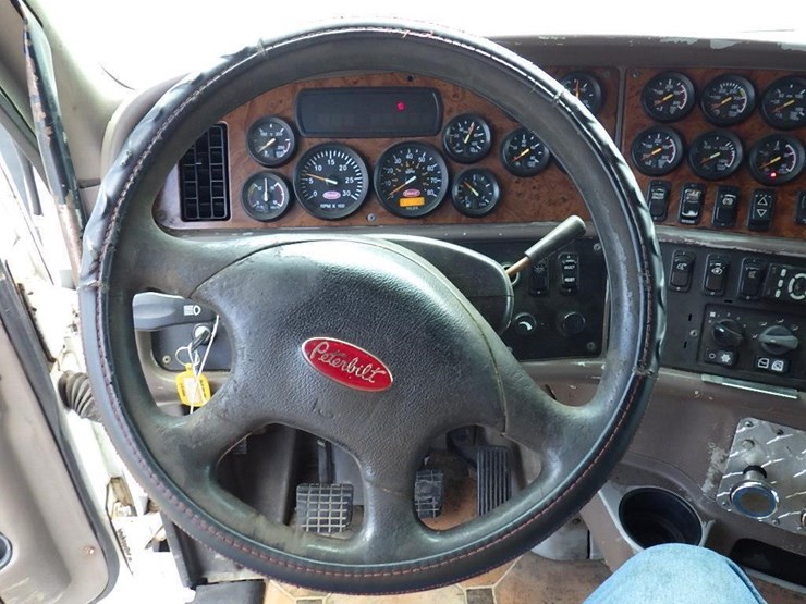 2005-peterbilt-387-image-17