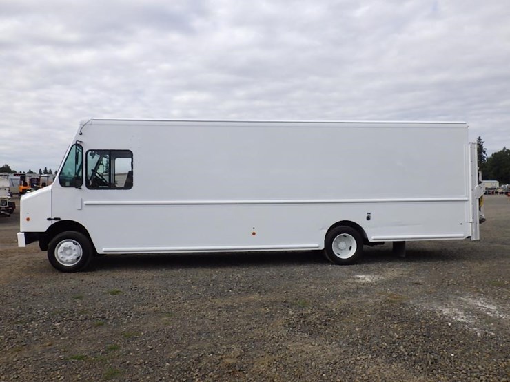 2012-freightliner-mt55-image-6