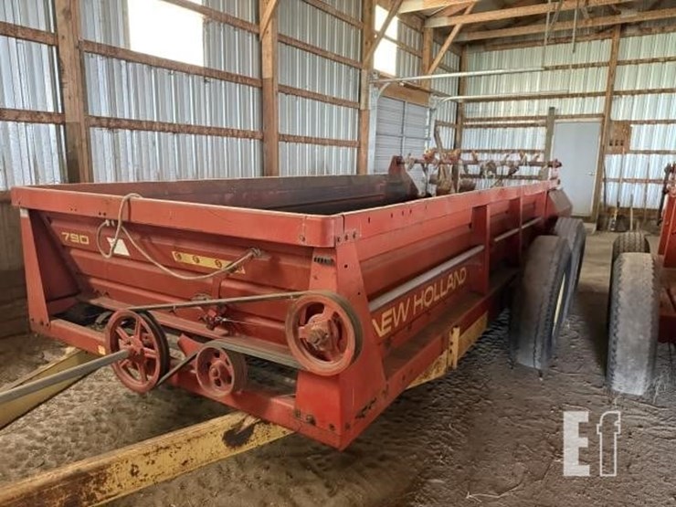new-holland-790-image-1