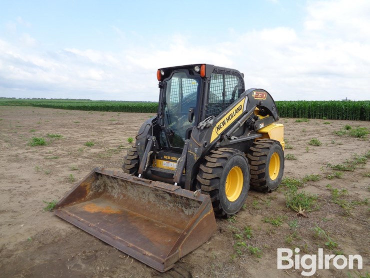 2013-new-holland-l230-image-1