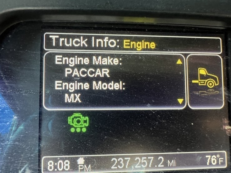 2020-peterbilt-567-image-29
