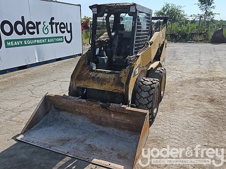 2012-caterpillar-242b3-image-1