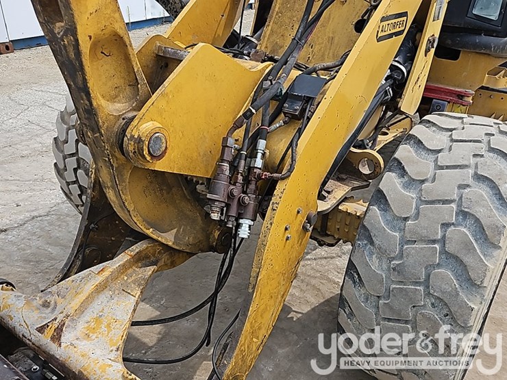 2012-caterpillar-908h-image-13