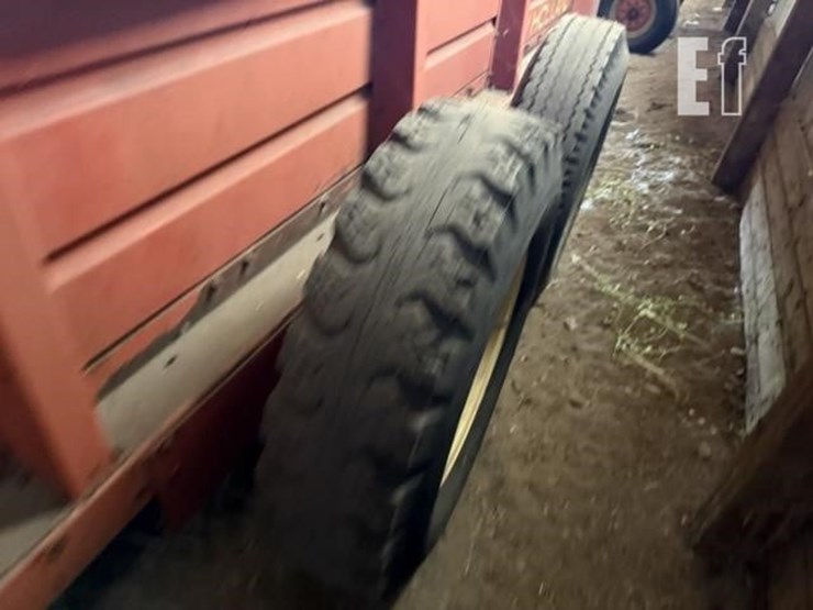 new-holland-790-image-9