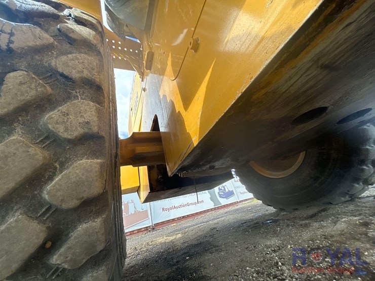 2015-deere-544k-image-17