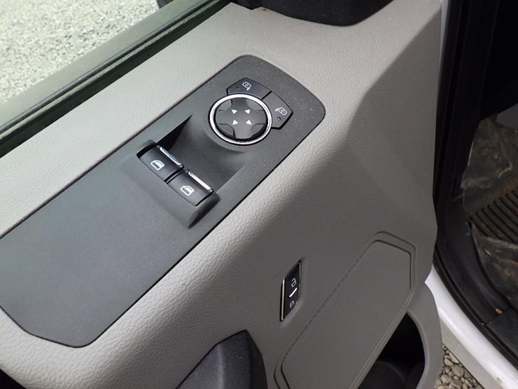 2017-ford-f150-image-15