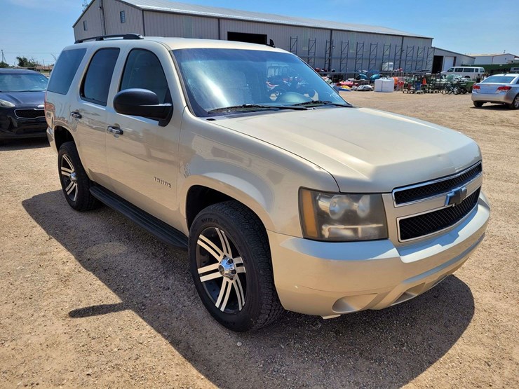 2010-chevrolet-tahoe-ls-image-2