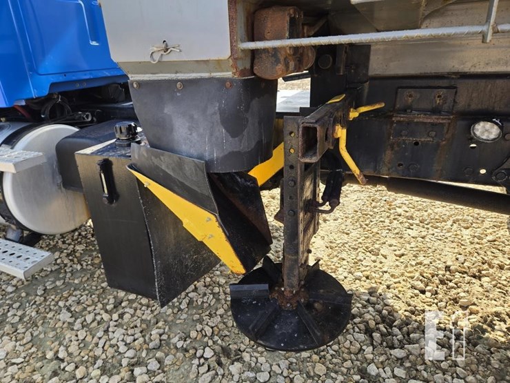 2009-sterling-l7500-image-17
