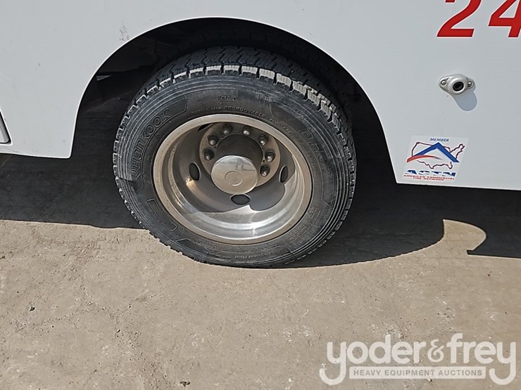 2015-ford-f550-image-9