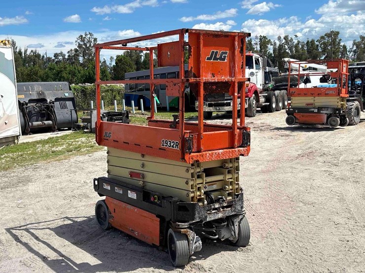 2017-jlg-1932r-image-2