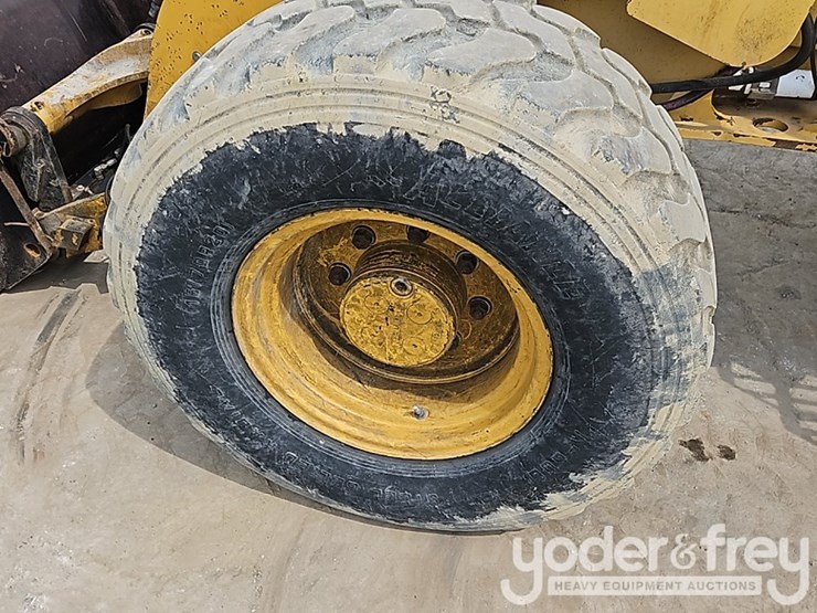 2012-caterpillar-908h-image-9