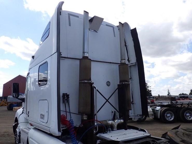 2005-peterbilt-387-image-12