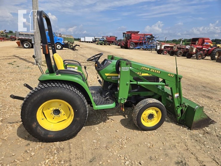 2000-john-deere-4400-image-16