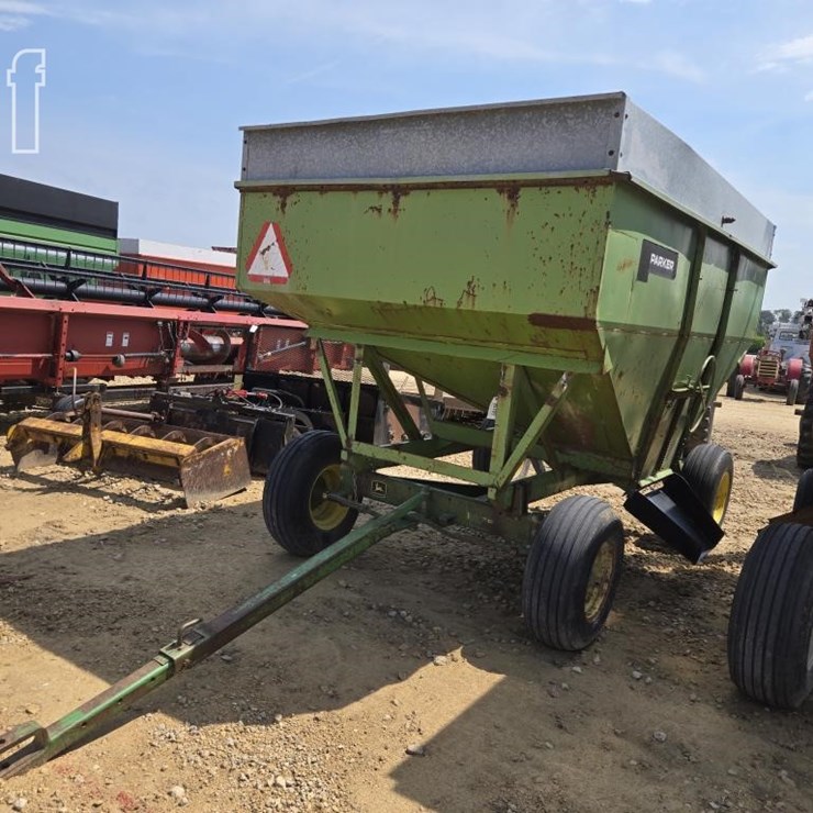 JOHN DEERE 1075
