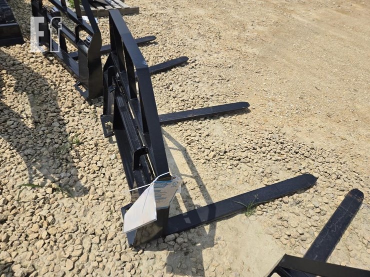new-mower-king-skid-steer-quick-tach-pallet-forks-image-3