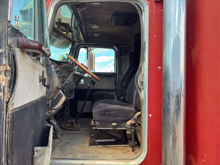 1987-peterbilt-379-image-7