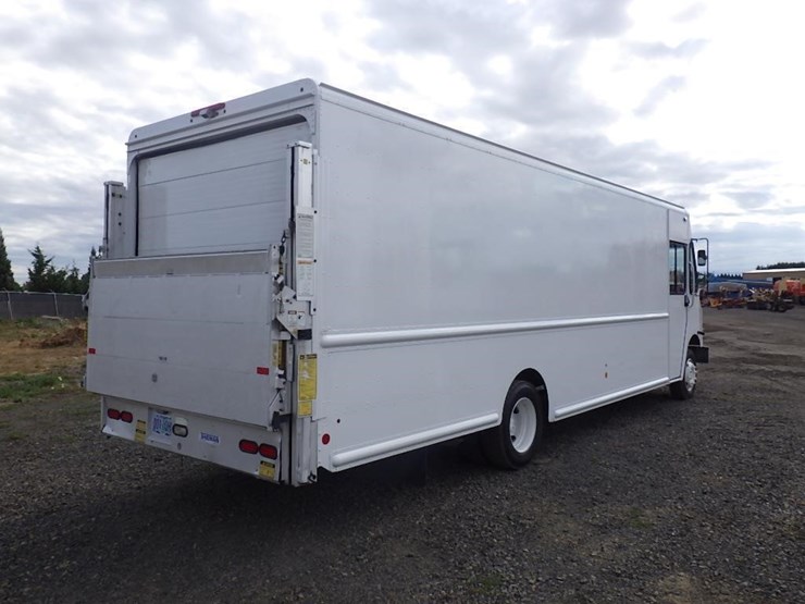 2012-freightliner-mt55-image-4