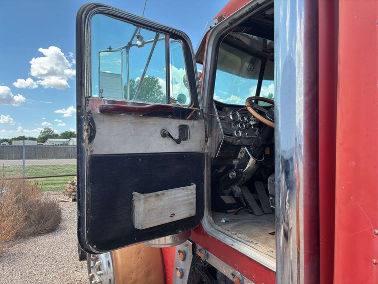 1987-peterbilt-379-image-6