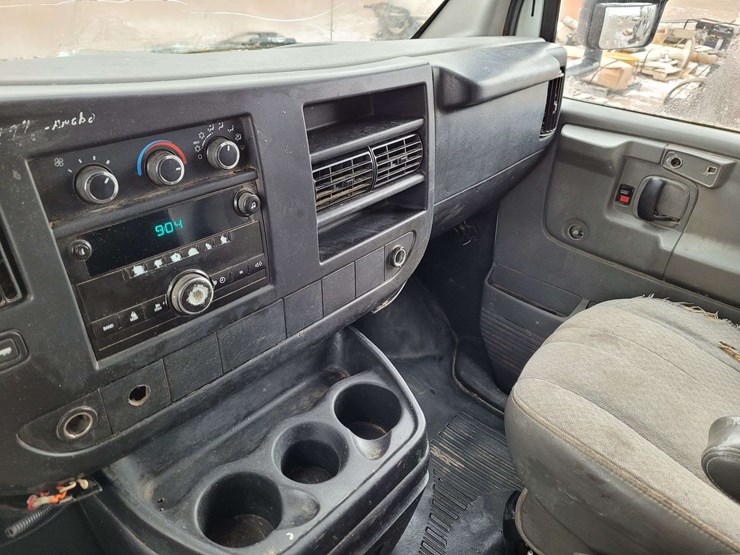 2011-chevrolet-express-3500-image-9