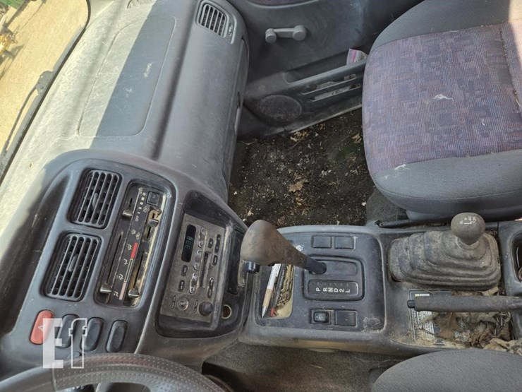 2000-chevrolet-tracker-image-16