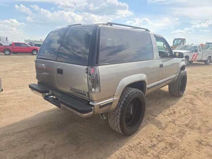 1999-chevrolet-tahoe-image-3